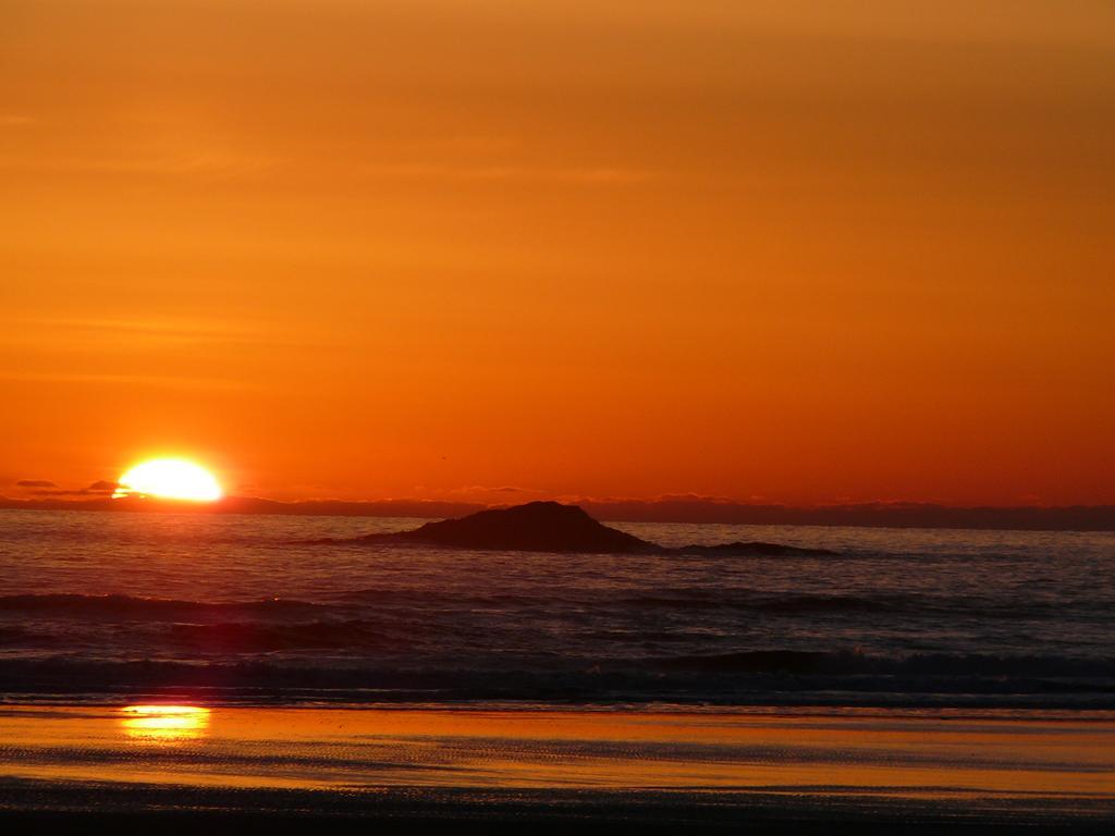 203 At Water'S Edge Daire Ucluelet Oda fotoğraf