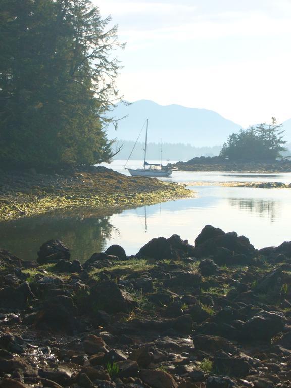 203 At Water'S Edge Daire Ucluelet Oda fotoğraf